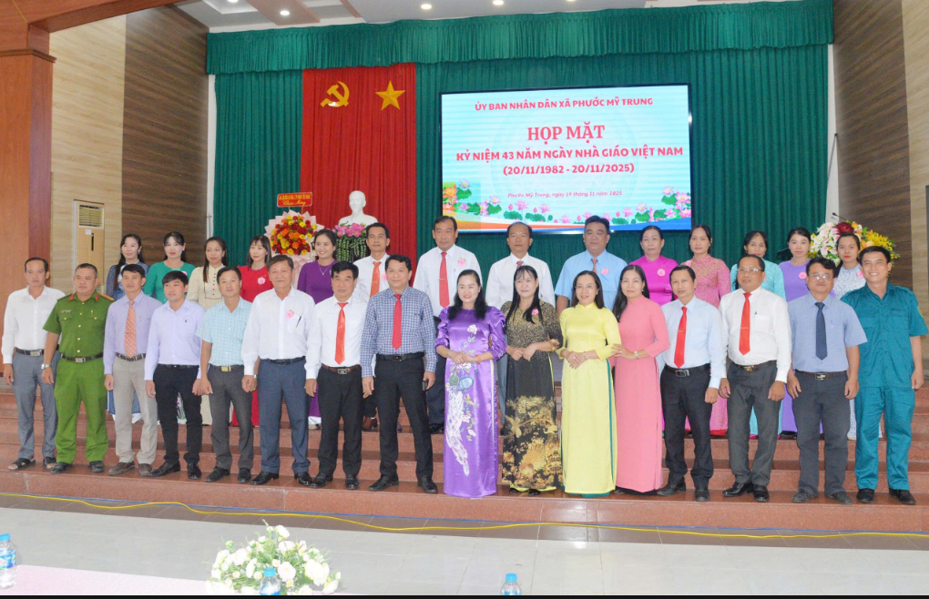 Phước Mỹ Trung Họp mặt kỷ niệm 43 năm Ngày Nhà giáo Việt Nam (20/11/1982 - 20/11/2025)