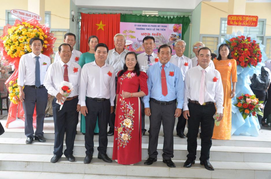 Trường trung học cơ sở Lê Thị Tiến Tổ chức Họp mặt kỷ niệm 43 năm Ngày nhà giáo Việt Nam 20/11