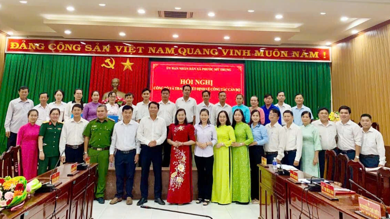 Phước Mỹ Trung tổ chức hội nghị công bố và trao quyết định về công tác cán bộ 