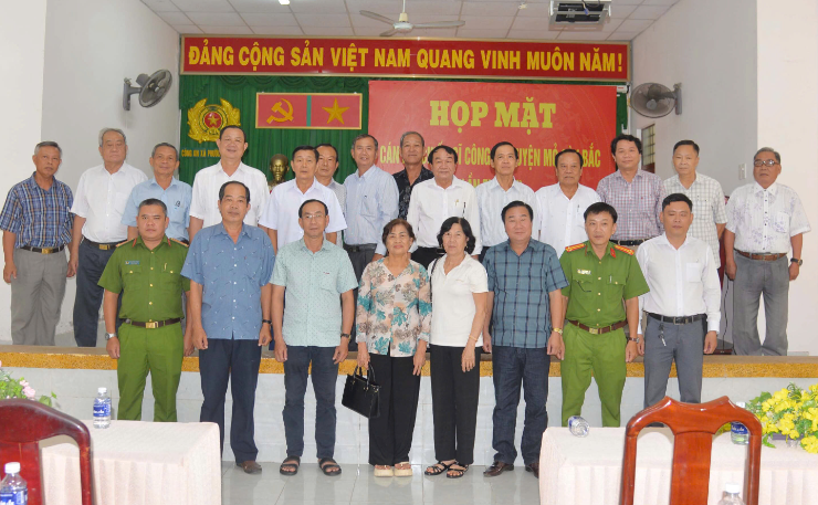 Họp mặt cán bộ, chiến sĩ Công an huyện Mỏ Cày Bắc