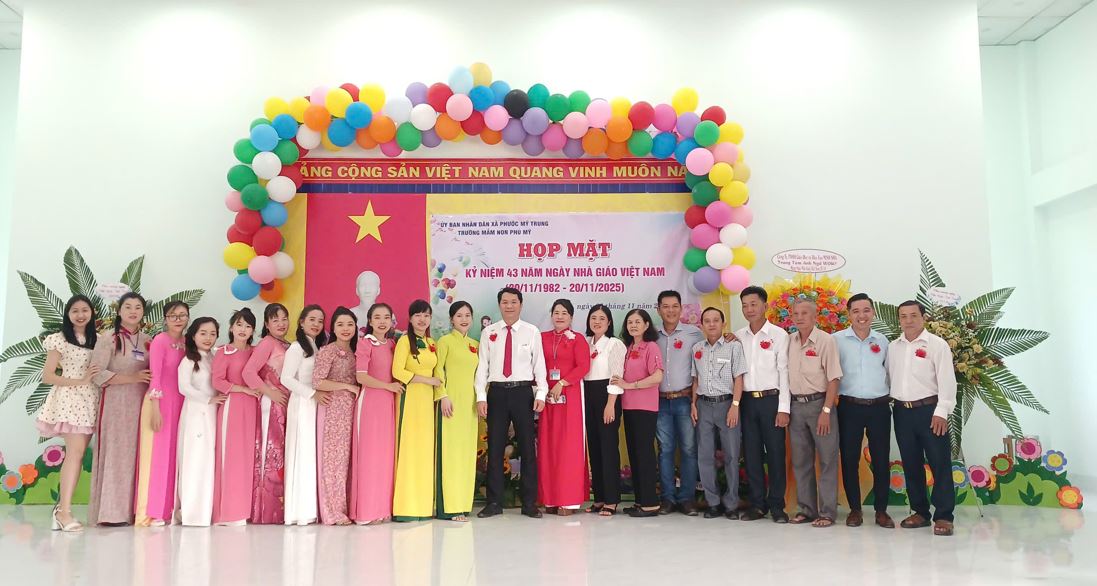 Chủ tịch UBND xã Phước Mỹ Trung dự họp mặt kỷ niệm Ngày Nhà giáo Việt Nam tại trường mầm non Phú Mỹ