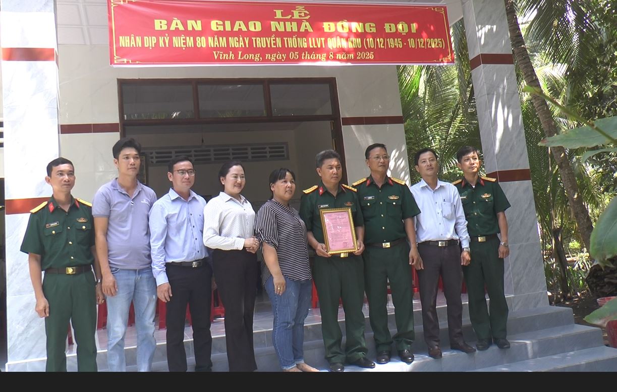 Phước Mỹ Trung trao nhà đồng đội cho Quân nhân chuyên nghiệp