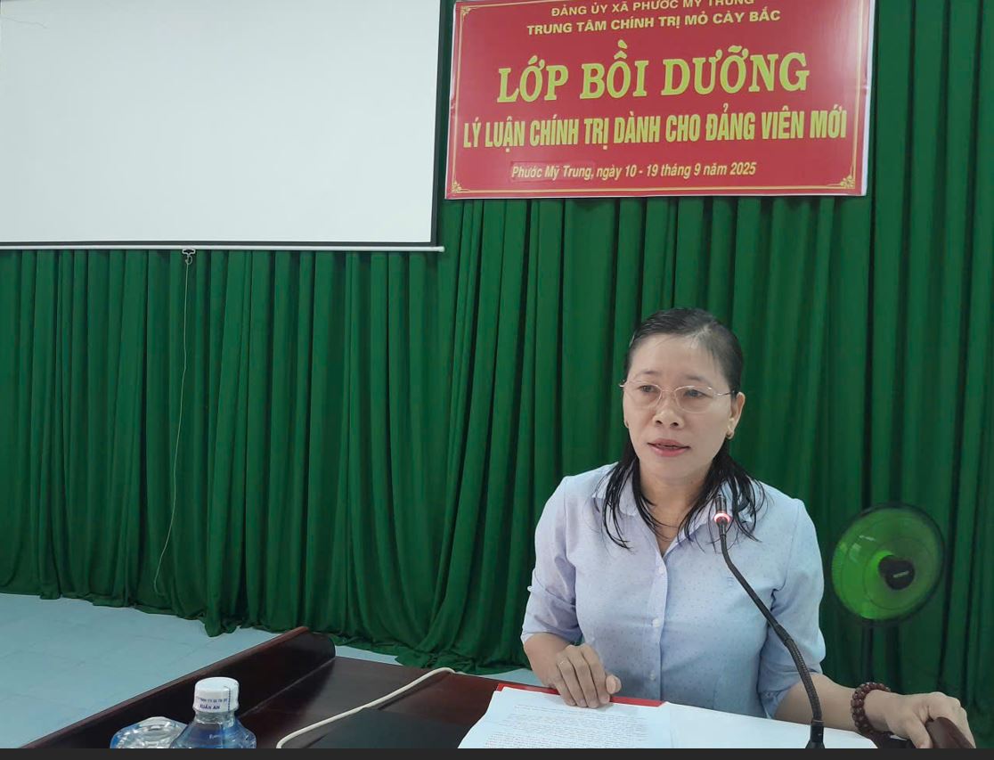 Trung tâm Chính trị Mỏ Cày Bắc khai giảng lớp Bồi dưỡng lý luận chính trị dành cho đảng viên mới